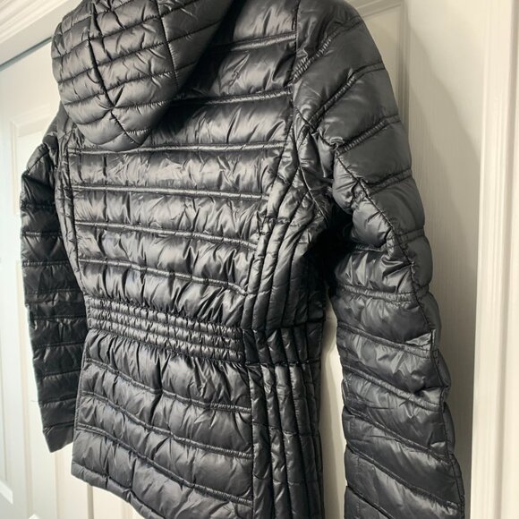 Calvin Klein Women’s Black Puffer Jacket – Size medium – Hooded, Logo Sleeve. - Picture 6 of 14